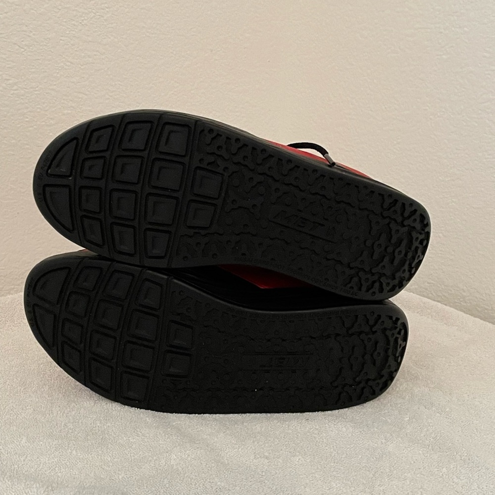 MBT RARE FLAME RED/BLACK PHYSIOLOGICAL ROCKER SHOES SIZE 8 1/2  WORN ONCE - Picture 7 of 10